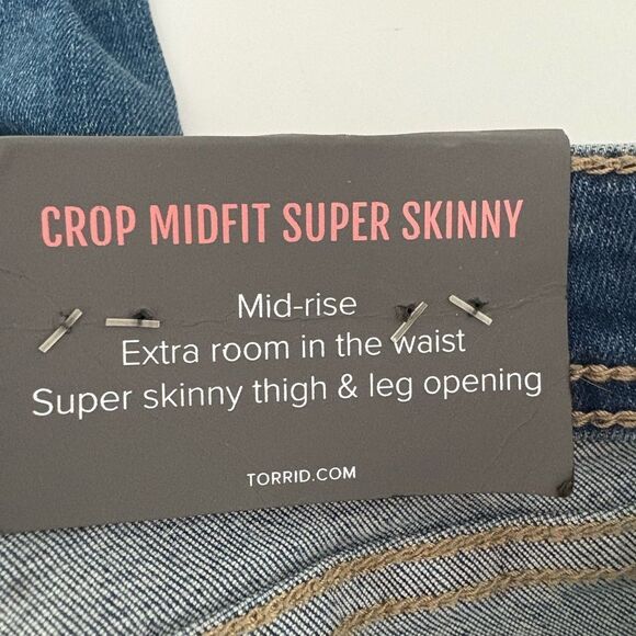 NWT Torrid Crop Midfit Super Skinny Jeans Size 16 - Picture 4 of 6